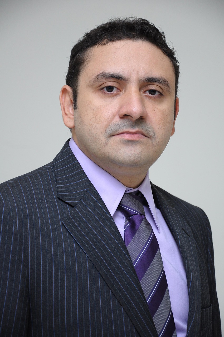 Dr. Roberto Faria